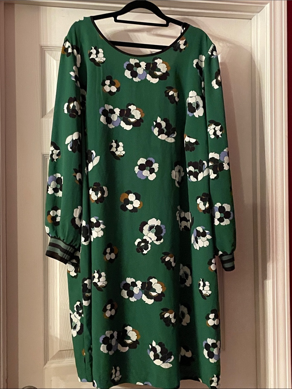 Eloquii Emerald Green Floral Blouse with Contrast Blooms